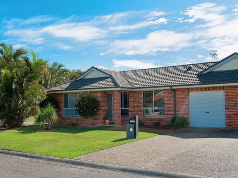 The Fingie @ Fingal Bay - Accommodation Burleigh 2