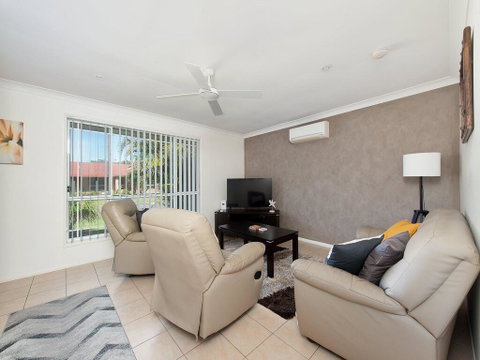 The Fingie @ Fingal Bay - Accommodation Burleigh 3