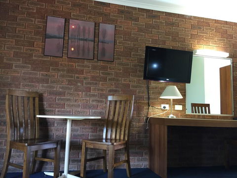 The Finley Palm Motor Inn - Accommodation Burleigh 3