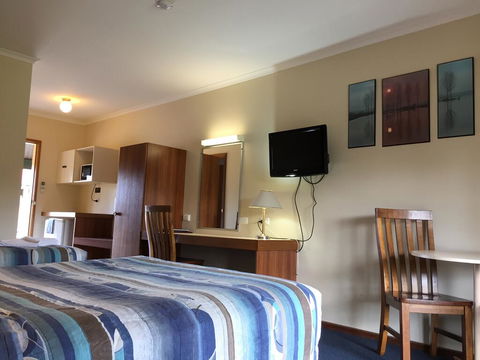 The Finley Palm Motor Inn - Accommodation Burleigh 1
