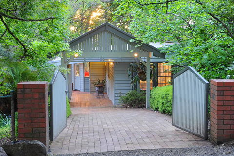 The Gallery B&B Olinda - Accommodation Burleigh 2