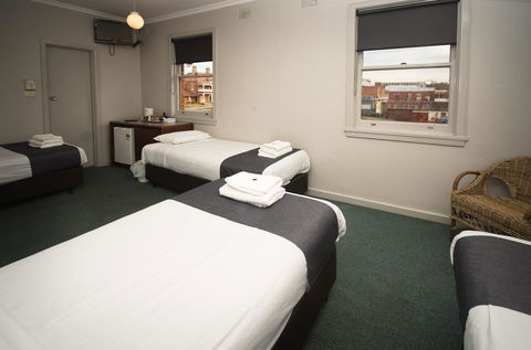 The George Hotel - Accommodation Burleigh 1