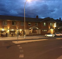 The George Hotel - Accommodation Burleigh
