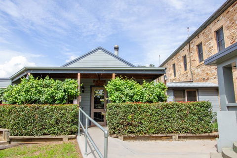 The Globe Hotel, Rylstone - Accommodation Burleigh 1