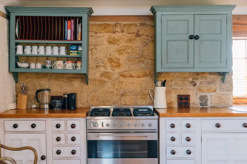 The Granary - Accommodation Burleigh 2