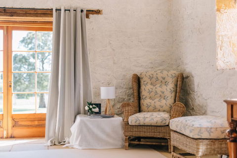 The Granary - Accommodation Burleigh 1