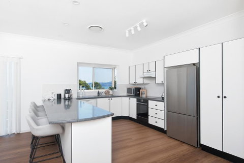 The Great Entertainer - Accommodation Burleigh 3
