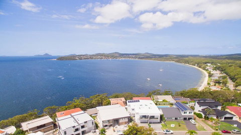 The Great Entertainer - Accommodation Burleigh 2