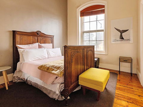 The Ivy Bank - Accommodation Burleigh 1
