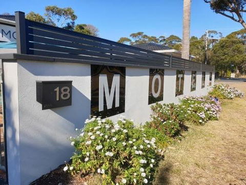 The Lodge Broulee - Accommodation Burleigh 2