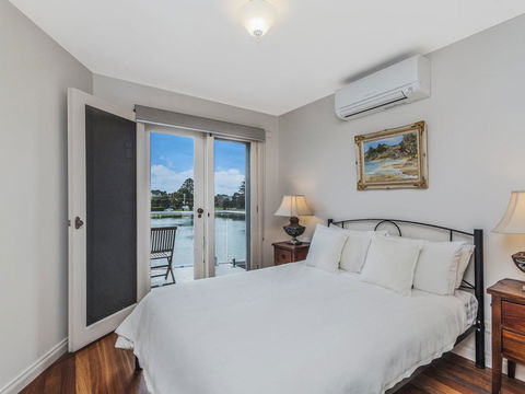 The Moorings - Accommodation Burleigh 1