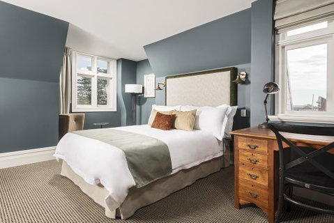 The National Hotel - Accommodation Burleigh 1
