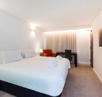 The Nest - Spacious Studio on Newcastle St with Roof Terrace - Accommodation Burleigh