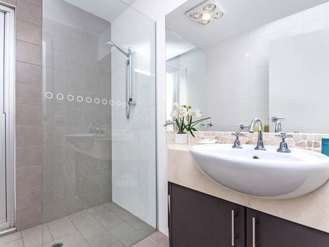 The Nushak - Accommodation Burleigh 2