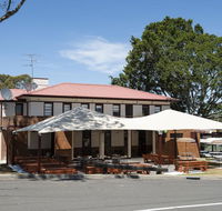 The Oaks Hotel - Accommodation Burleigh