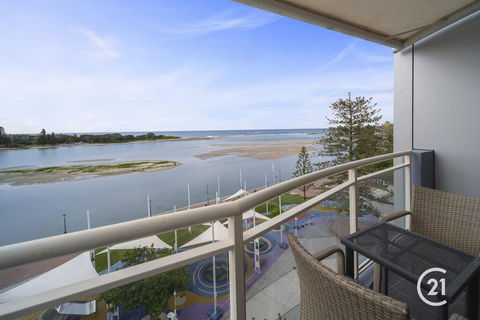 The Oaks Waterfront Resort, Unit 511 - Accommodation Burleigh 1