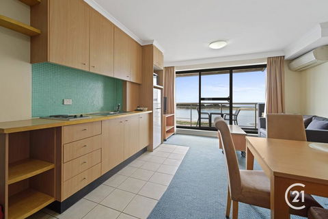 The Oaks Waterfront Resort, Unit 511 - Accommodation Burleigh 3