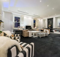 The Pakenham - Accommodation Burleigh