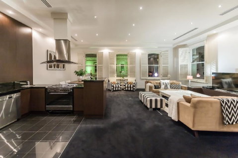 The Pakenham - Accommodation Burleigh 3