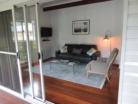 The Pouch B & B - Accommodation Burleigh 3