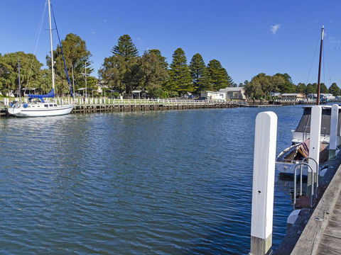 The Quarter Deck - Accommodation Burleigh 3