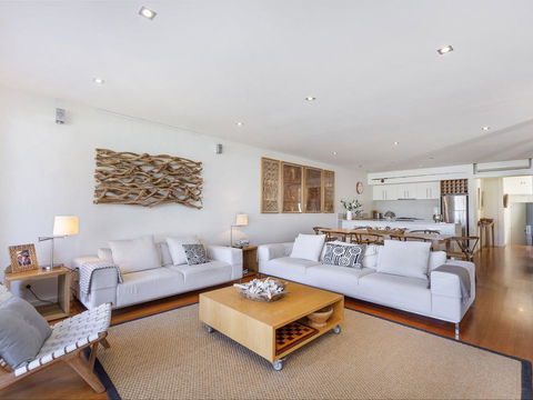 The Quarter Deck - Accommodation Burleigh 2