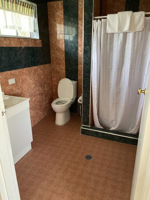 THE QUEENSLANDER MOTEL - Accommodation Burleigh 1