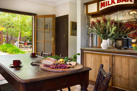The Raglan - Accommodation Burleigh 2