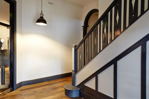 The Royal Hotel, Drouin - Accommodation Burleigh 2