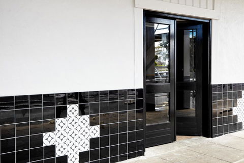 The Royal Hotel, Drouin - Accommodation Burleigh 3