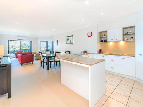 The Sands Unit 28 - Straight Across The Road From The Beach - Accommodation Burleigh 2