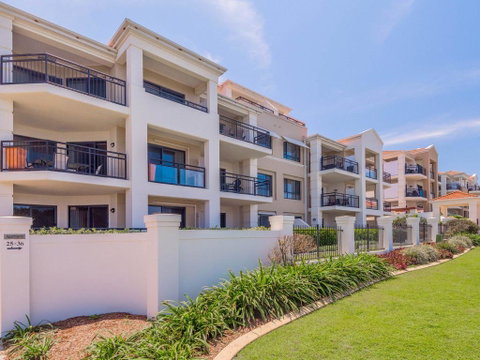 The Sands Unit 28 - Straight Across The Road From The Beach - Accommodation Burleigh 1