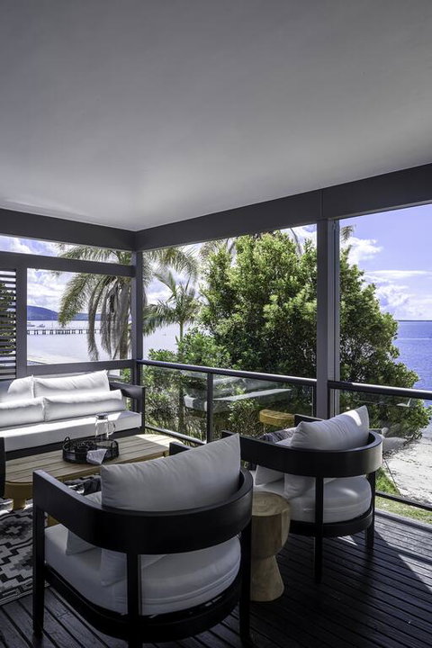The Seaview - Designer Beachfront House - Accommodation Burleigh 3