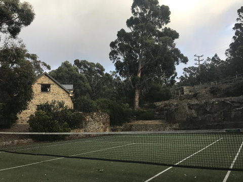 The Stone Cottage (with Tennis Court) - Accommodation Burleigh 3
