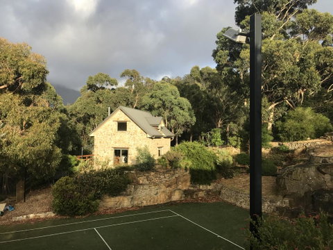 The Stone Cottage (with Tennis Court) - Accommodation Burleigh 2