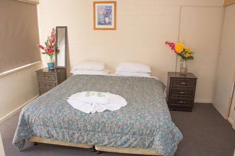The Swiss Motel - Accommodation Burleigh 2