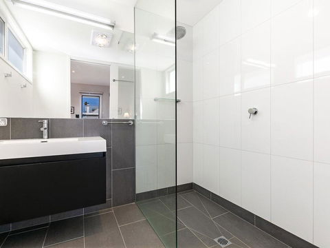 The Townhouse - Accommodation Burleigh 1