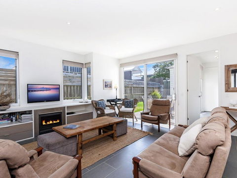 The Townhouse - Accommodation Burleigh 2