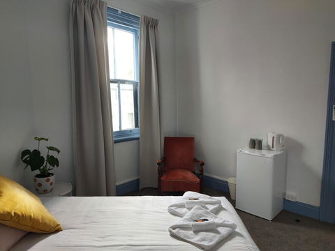 The Victoria Bathurst - Accommodation Burleigh 2