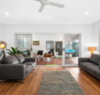Three-Bed Family Entertainer Near Beach and Cafes - Accommodation Burleigh