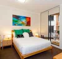 Thriving city location dining hub - Accommodation Burleigh