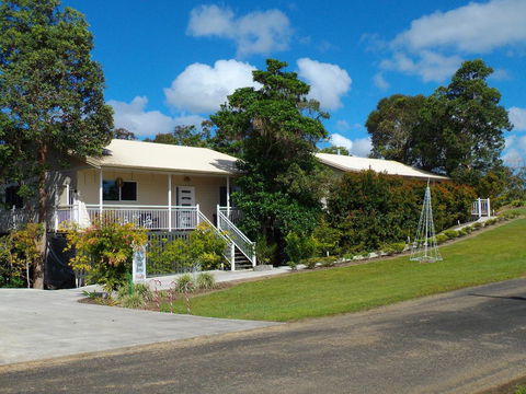 Tinaroo Sunset Retreat - Accommodation Burleigh 0