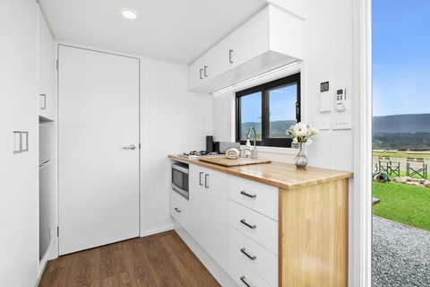 TINY HOME......BIG Views - Accommodation Burleigh 3