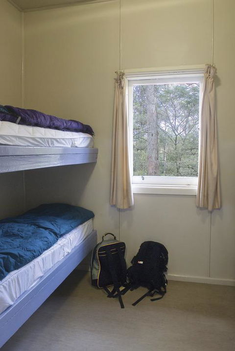 Toms Cabin - Accommodation Burleigh 3