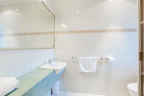 Tonsley Hotel - Accommodation Burleigh 2