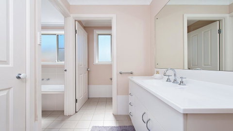 Townhouse On Tomaree - 6/26 - Accommodation Burleigh 3