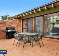Townhouse 9 'Bay Parklands' 2 Gowrie Ave - pool views  tennis court - Accommodation Burleigh
