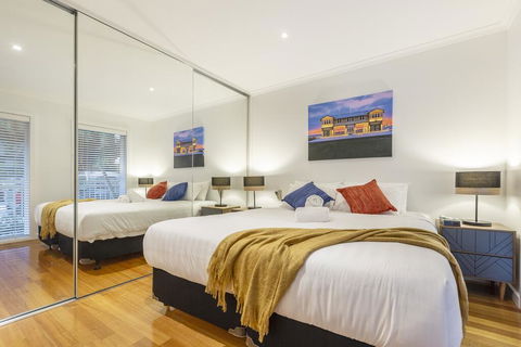 Tranquil Townhouse In Port Melbourne - Accommodation Burleigh 2
