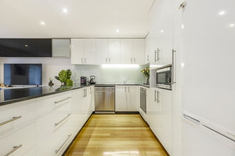 Tranquil Townhouse In Port Melbourne - Accommodation Burleigh 1