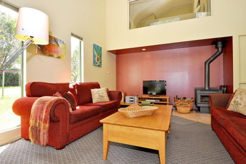 Tree Elle Retreat - Accommodation Burleigh 3